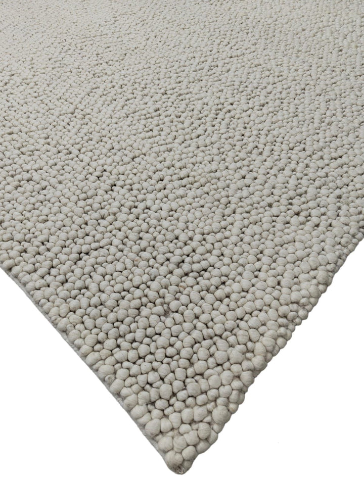 Fish Eye Ivory Pure Wool with Minimal Shedding for a Timeless Touch