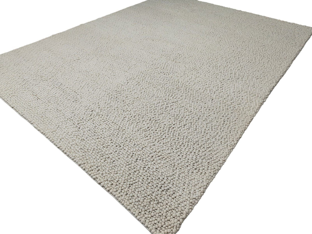 Fish Eye Ivory Pure Wool with Minimal Shedding for a Timeless Touch