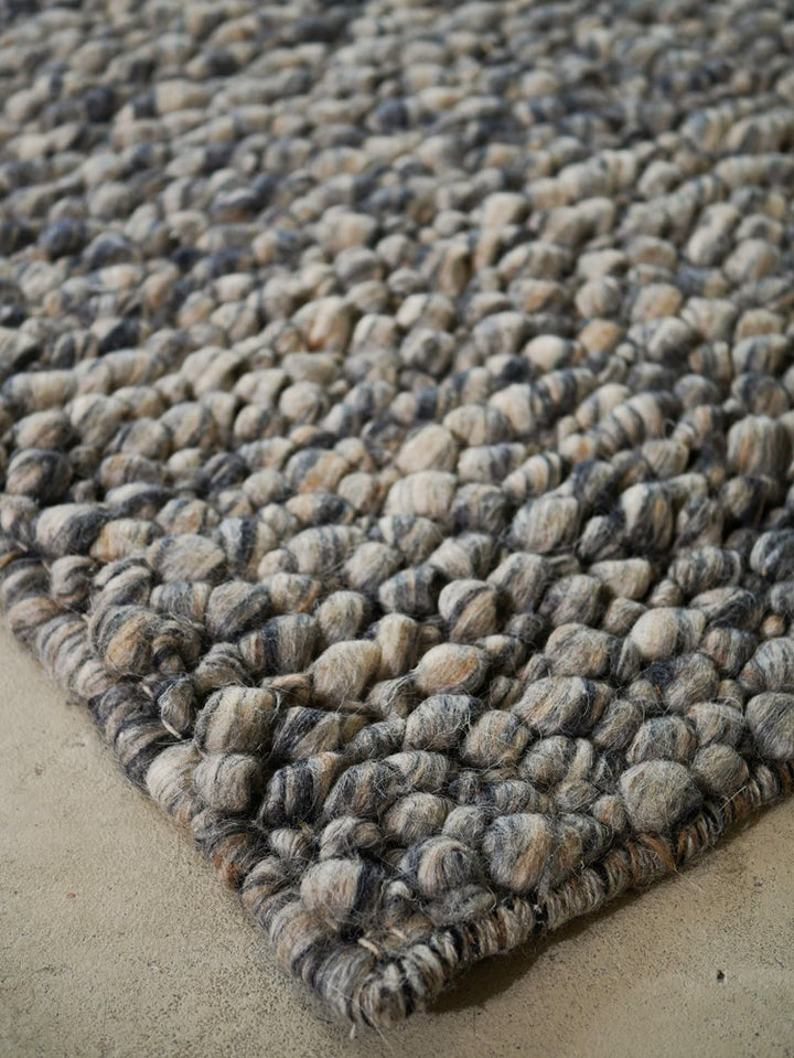 Fish Eye - Steel Multi Pure Wool with Minimal Shedding for a Timeless Touch