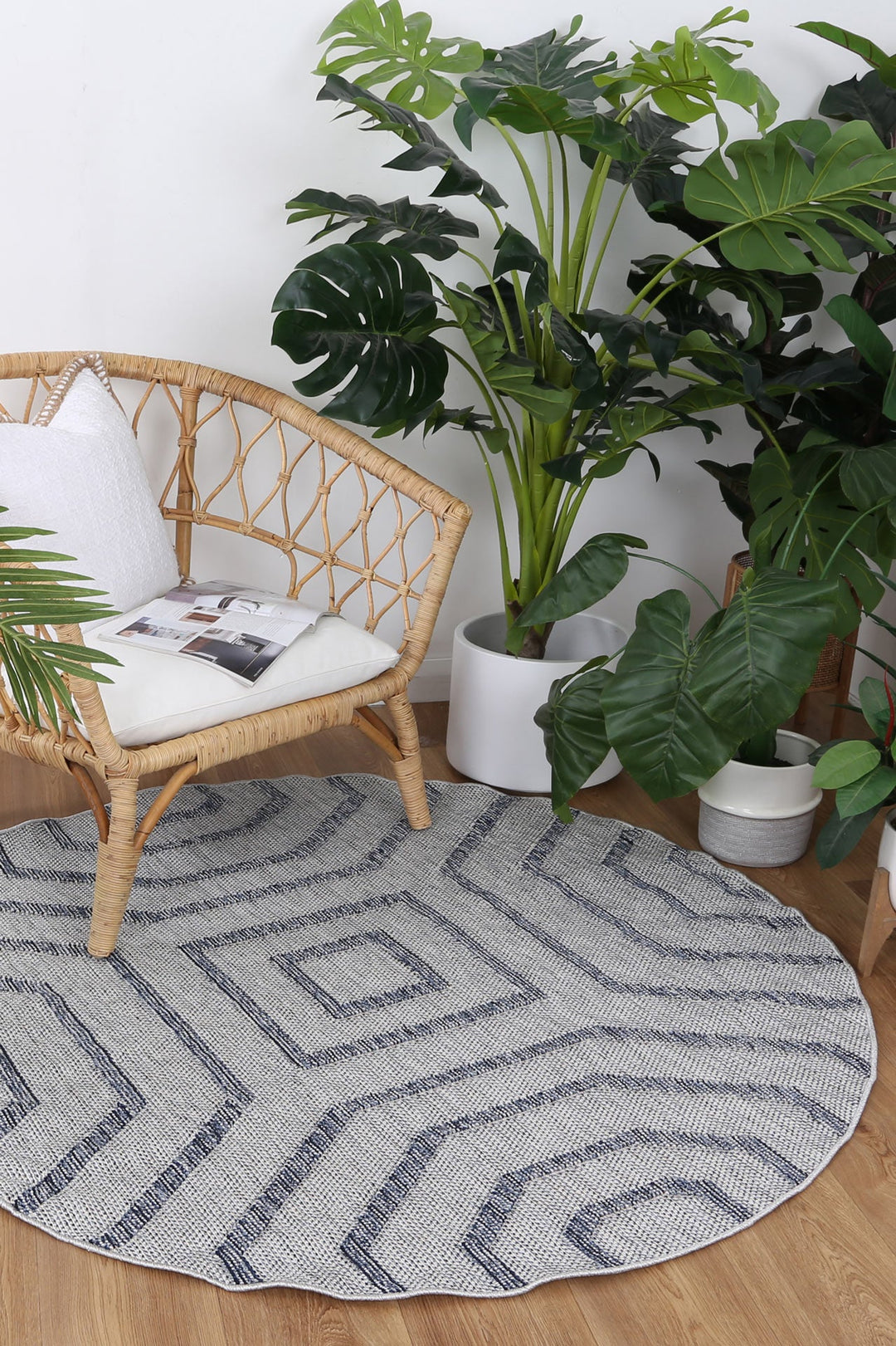 Vanuatu Hale Charcoal Geometric Round Flatweave Rug