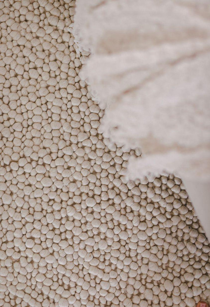 Fish Eye Ivory Pure Wool with Minimal Shedding for a Timeless Touch