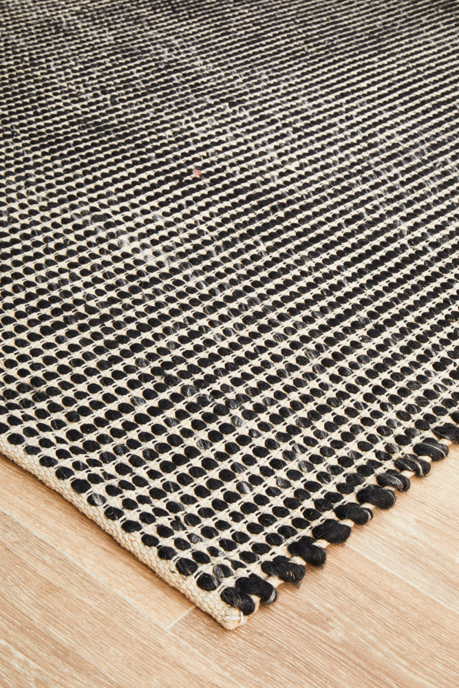 Skandinavian 300 Black Rug